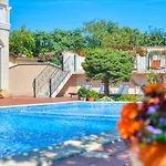 Alekta - Free Parking 3*