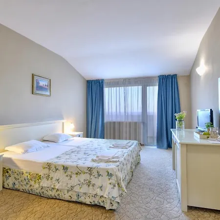 Alekta - Free Parking 3* فارنا