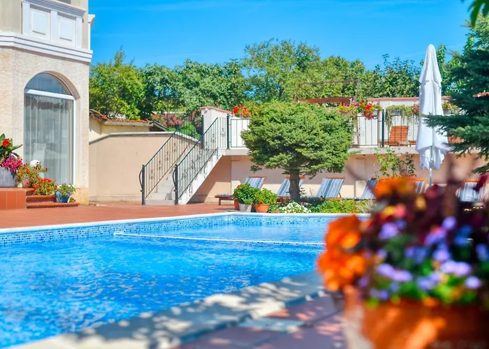 Alekta - Free Parking 3*